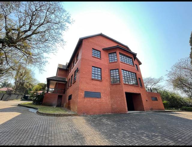 1,308M² OFFICE FOR SALE IN BRYANSTON
